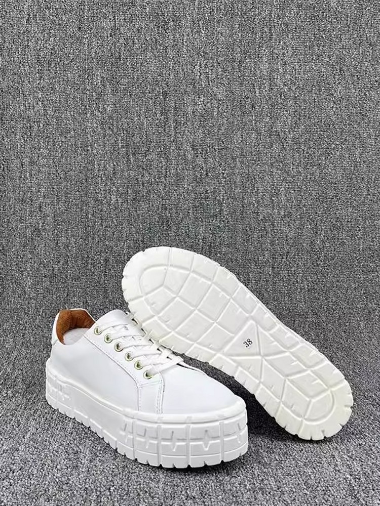 Scarpe da corsa da esterno bas - Outdoor Sport Flooring recensione e prezzo
